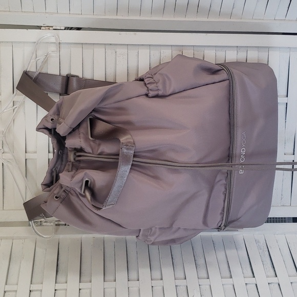 Beyond Yoga Gray 100% Polyester Convertible Backpack/Shoulder Bag New - Picture 1 of 7